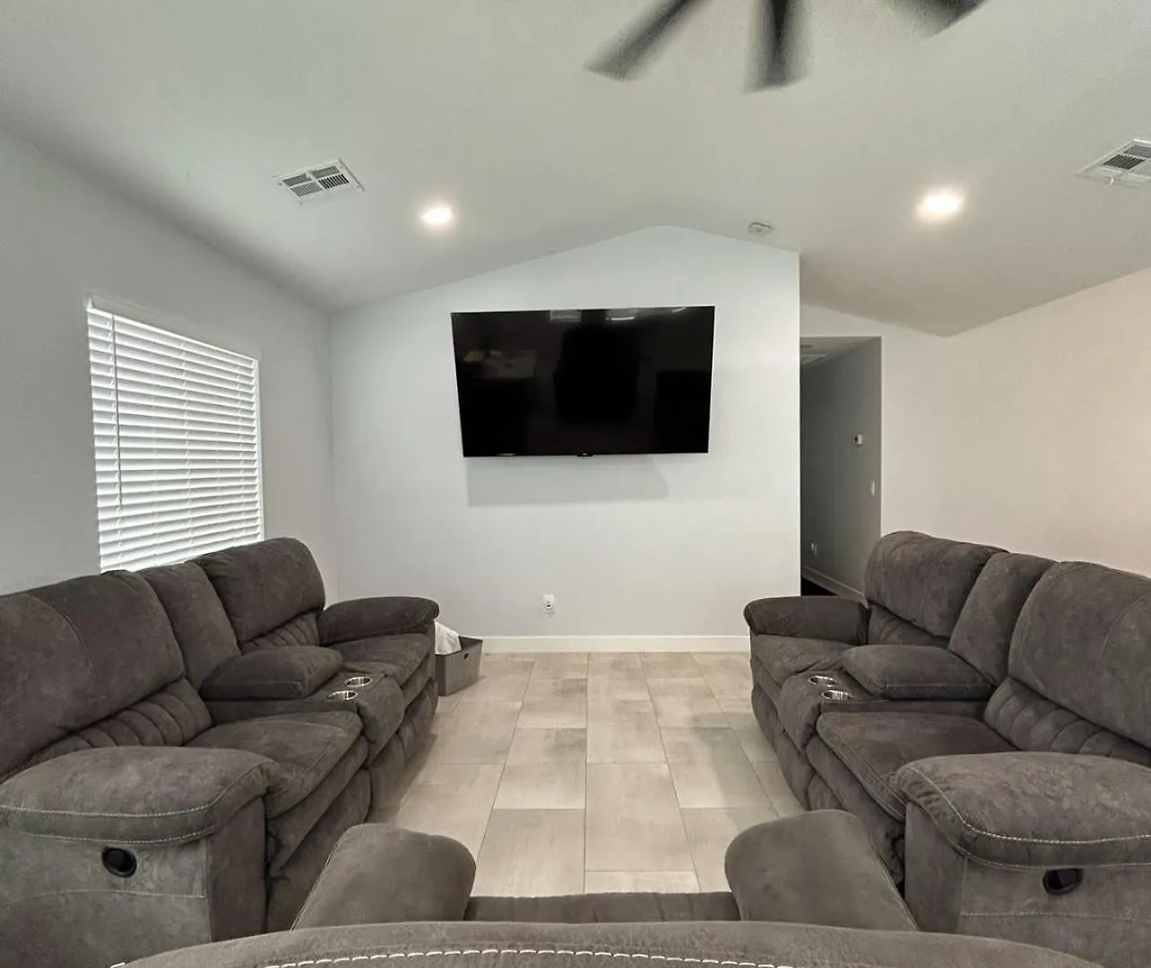 New! Private Lux Home Near Airport, Affordable Az Phoenix Holiday home
